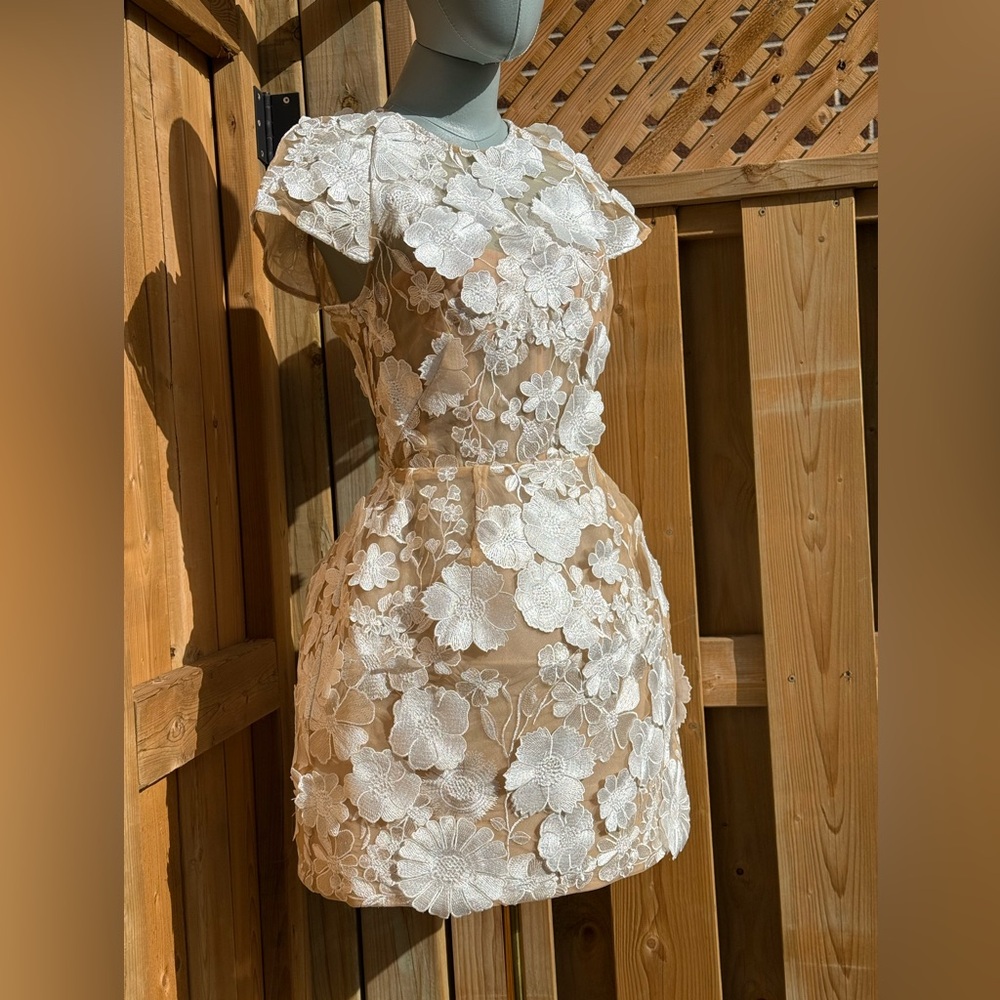 🆕 BRONX & BANCO 🧿 NWOT Jasmine Capsleeve White Floral Mini Dress, Sz S US 4 - Picture 5 of 16